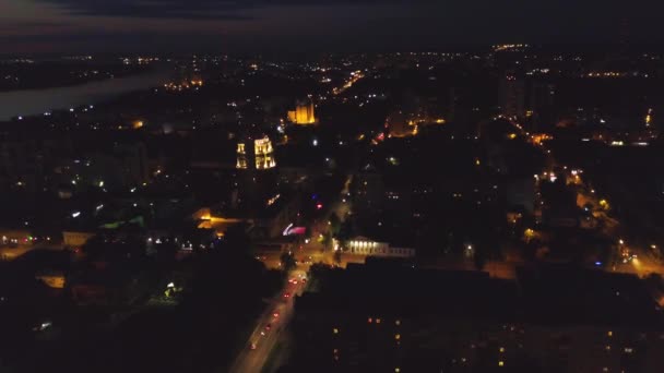 夜のメトロポリスの平面図です。クリップ。夜の街の明かり — ストック動画