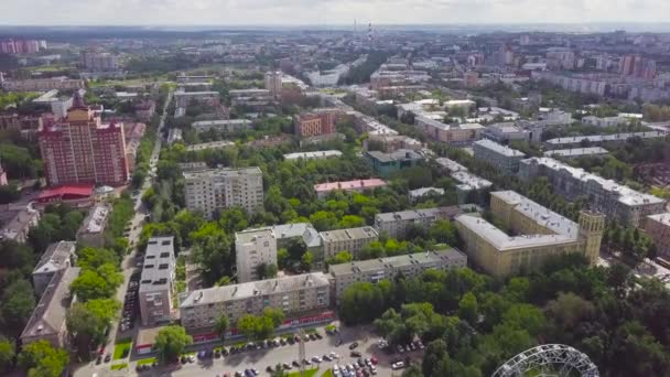 Top view of the green city on a Sunny day. Clip. Houses aerial view suburb housing development new neighborhood modern architecture and design — Stock Video