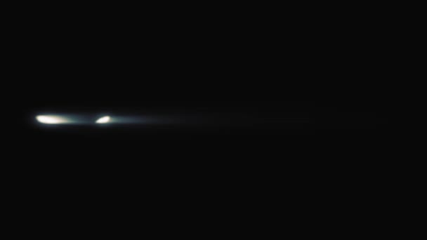 Animatie van auto koplamp op zwarte achtergrond. Lichtgevende koplampen van Auto contrast met de zwarte achtergrond. Concept van de presentatie van de auto. Rijdende auto met verlichting 's nachts. Stijlvol en abstract — Stockvideo
