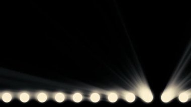 Sahne ışıkları çerçeve animasyon. Hareket eğlence yanıp sönen parlak parlak sahne ışıkları karanlık, mavi yumuşak ışık spot Strike siyah arka plan üzerine projektörler sahne ışığı. Sahne ışıkları ve