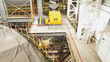 Çimento Fabrikası. Sahne. Fabrika üretim kum. Çimento Fabrikası, Zincirleme donatımı