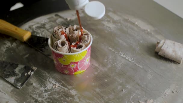 Prozess Der Herstellung Von Frittiertem Eis Clip Der Tiefkühlpfanne Gebratene — Stockvideo