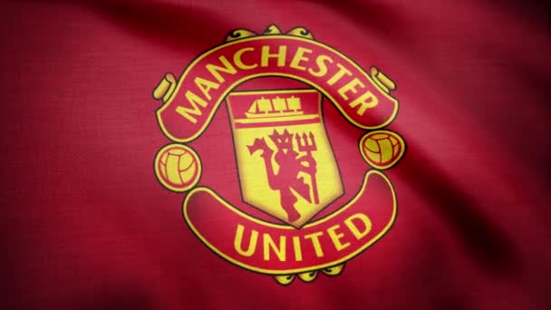 USA - New York, 12 augusti 2018: vinka Fc Manchester United flagga. Närbild av viftar flagga med Manchester United FC Fotboll klubb logo, sömlös loop. Redaktionellt material — Stockvideo