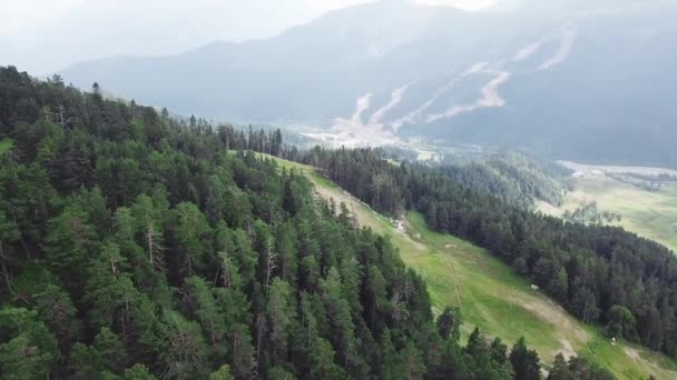 View to the high mountains from the top of the mountain. Mountains covered with forest. The mountains are covered with coniferous forest with glades — Stock Video