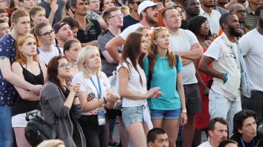 Yekaterinburg, Rusya - Haziran, 2018: futbol fan bölgedeki hayranları. Fifa Dünya Kupası 2018. Dünya Kupası Rusya izliyor fan bölgedeki hayranları