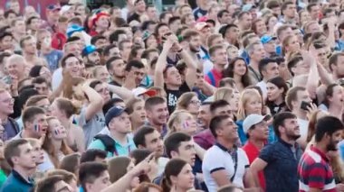 Yekaterinburg, Rusya - Haziran, 2018: futbol fan bölgedeki hayranları. Fifa Dünya Kupası 2018. Dünya Kupası Rusya izliyor fan bölgedeki hayranları