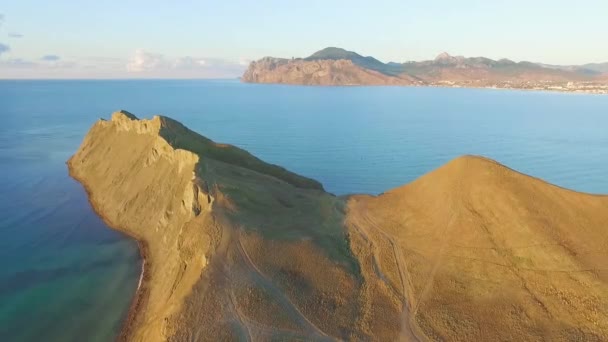 Top view of the cliff by the sea. Shot. Beautiful view of the mountain area by the sea at sunset — Stock Video
