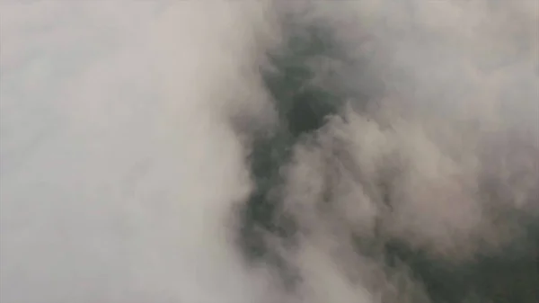 Vue du ciel au-dessus des nuages. Fusillade. Vue de dessus des nuages. Voler au-dessus des nuages. Vue de l'avion — Photo