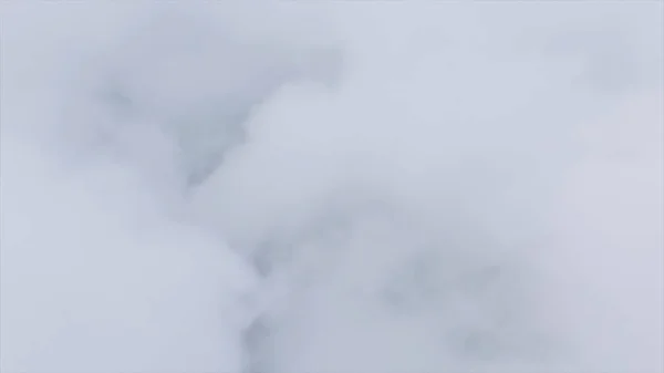 Blick auf den Himmel über den Wolken. Schuss. Blick von oben auf Wolken. fliegen über den Wolken. Blick aus dem Flugzeug — Stockfoto