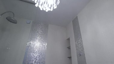modern banyo duş ile iç. Modern banyo iç
