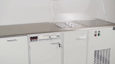Laboratuvar işlem platformu. Küçük. Bilimsel arka plan: modern laboratuvar iç odak, metin alanı dışı. Bilim sınıf iç kimyasal laboratuvar