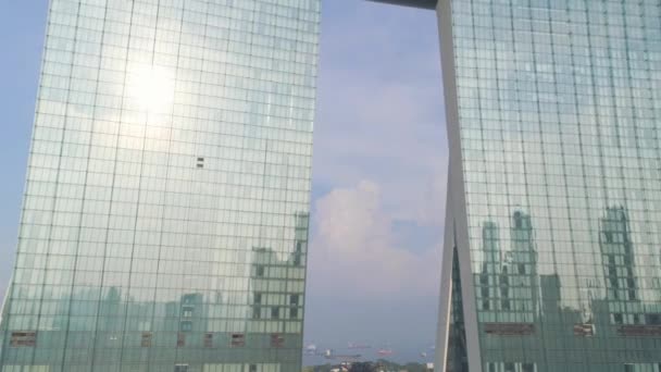 Top view of the famous hotel in Singapore. Shot. Marina Bay Sands is one of the most famous luxury hotel in Singapore with breathtaking view of the city from the top. — Stock Footage Top View Famous Hotel Singapore Shot Marina Bay Sands One Stock Video
