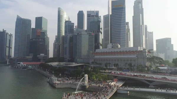 Principales attractions touristiques de Singapour autour de Marina Bay. Fusillade. Vue de dessus de la rivière à Singapour — Photo