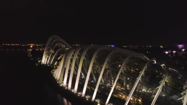 Vista aérea de Singapura na área da cidade durante a noite. Atingido. Vista superior de Singapura à noite — Vídeo de Stock