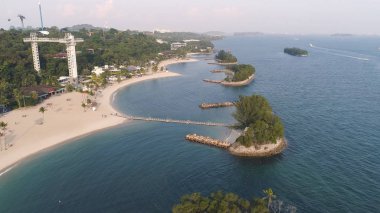 Singapur - Haziran, 2018: Palm Beach evleri üstten görünüm. Vurdu. En iyi görüş-in palmiye ağaçları ve lüks otel denize sıfır. Hava üstten görünüm manzara