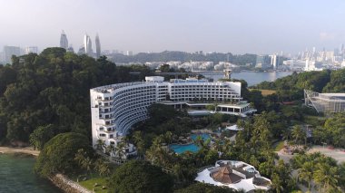 Singapur - Haziran, 2018: Palm Beach evleri üstten görünüm. Vurdu. En iyi görüş-in palmiye ağaçları ve lüks otel denize sıfır. Hava üstten görünüm manzara