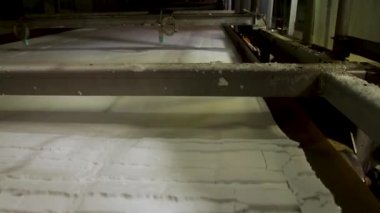 Şeker üretim satırındaki Taşıma. Sınai bina fabrika şekerim. Şeker Rafinerisi. Endüstriyel binaların dış, üretim Şeker pancar üzerinden. Fabrika içinde