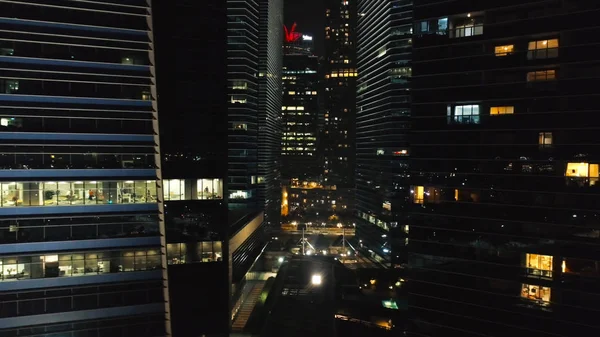 Vista Horizonte Ciudad Con Rascacielos Primer Plano Por Noche Dispararon — Foto de Stock