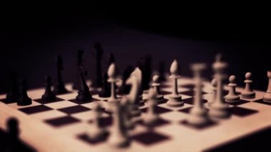 3d satranç kavramı. Alfa ile satranç figürleri döngü ile satranç masası. Satranç oyununu animasyon. Satranç tahtası adet azalan.