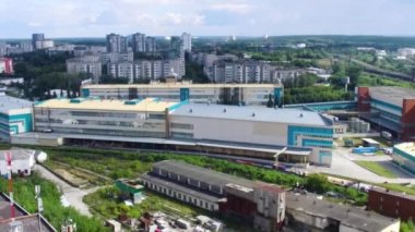 Şehir ve fabrika kompleksleri, üstten görünüm üzerinde. Görüntüleri. Gün boyunca şehirde endüstriyel üretim Panoraması. Endüstriyel kavramı