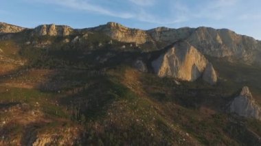 Dağ silsilesi, Yeni Zelanda doğal görünümünü. Havadan görünümü dağlar manzara, gün batımı arka plan üzerinde. Yeni Zelanda Dağları manzara