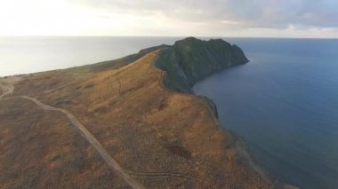 Kayalık sahil ve mağarasını akdeniz Alanya Türkiye'de. Vurdu. Türkiye'nin kayalık sahil ve deniz. Karadeniz dalgaları. Türkiye: ege deniz ve dağ manzaralı.