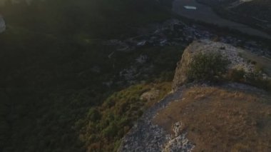 Amerika Birleşik Devletleri herhangi bir yerinde günbatımı arka plan ile havadan görünümü üzerinde dağ manzarası. Atış
