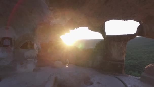 Κοίμηση της Θεοτόκου Ιερά Μονή Pechersky Pskovo. Βολή. Εικονίδιο στο σπήλαιο, Κριμαία. Βολή. Ιερό λείψανο της Ορθόδοξης Εκκλησίας μέσα στο βράχο, Κριμαία — Αρχείο Βίντεο