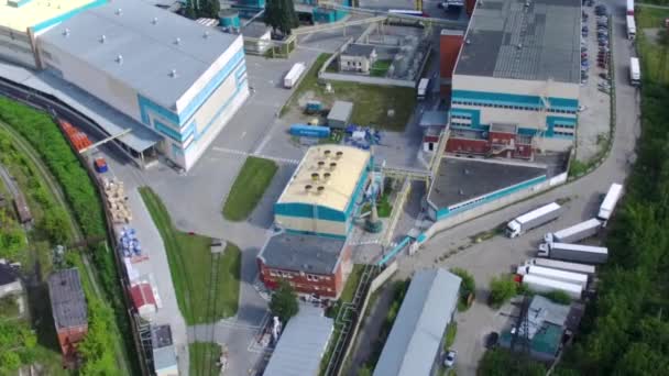 Ovanifrån av industriellt område med komplexa fabrik med lagerställen. Footage. Öppet område för färdiga produkter. Industriella koncept — Stockvideo