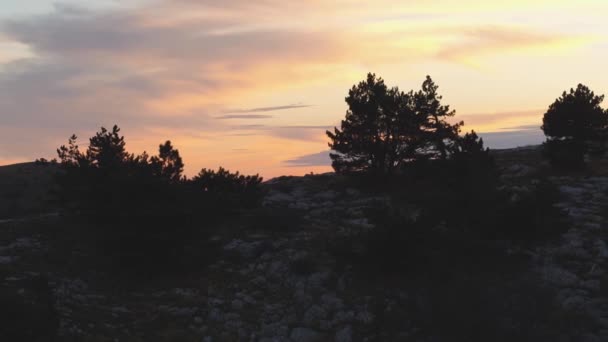 Ovanifrån Rocky Top Bakgrund Sunset Färger Med Moln Skott Färgglada — Stockvideo