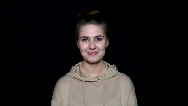 Cheerful woman smiling isolated on black background. Portrait of young attractive brunette woman smiling on black background — Stock Video