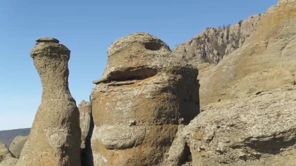 Big rock boulder for rock and cliff climbing. Shot. Close-up of mountain landscape — Stock Video