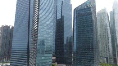 Merkezi iş bölgesine, yüksek gökdelenler ile Singapur. Vurdu. Singapur mavi tonda modern gökdelenler.