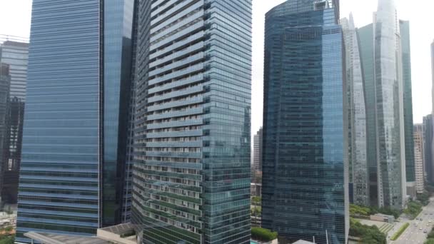 Quartier central des affaires à Singapour avec ses gratte-ciel élevés. Fusillade. gratte-ciel modernes dans le ton bleu à Singapour . — Video