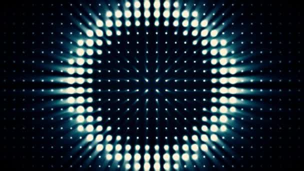 Leuchtend blaue Scheinwerfer blinken und werden kreisförmig größer oder kleiner. schwarzer Hintergrund mit Animation des sich ändernden Kreises von klein nach groß — Stockvideo