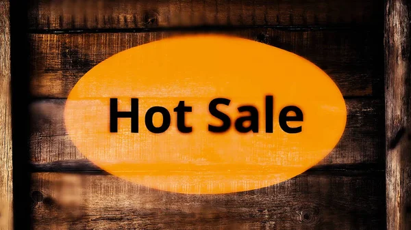 Hot prodej hořící text s kouře na dřevěné pozadí. Prodejní reklamní animace video — Stock fotografie