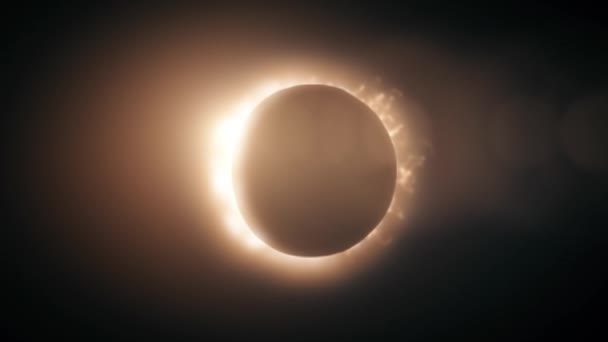 Résumé éclipse solaire complète sur fond noir scientifique. La Lune recouvre principalement le Soleil visible créant un effet bague en diamant doré .