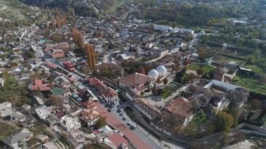 Üstten görünüm erken sonbaharda güzel şehrin. Vurdu. Kentsel peyzaj