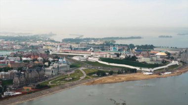 Panoramik bir kazan. Gün batımı, Rusya'dan dron. Kazan Kremlin panoramik manzaralı. Kazan, Rusya, uçak.