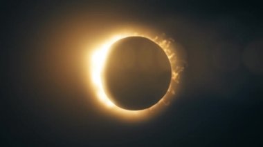 Güneş tutulması soyutlama. Siyah bir zemin üzerine ateş çemberi.