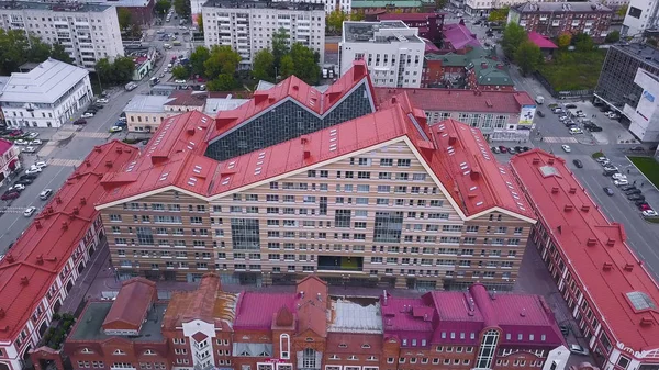Top view of building with red roof. Clip. Complex of buildings in European style with red triangular roofs and modern facade. Urban architecture — Stock Photo, Image