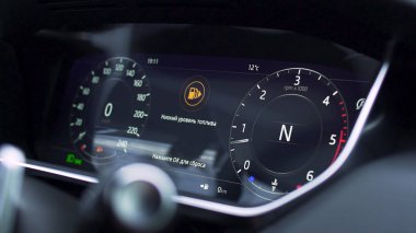 Modern araba kontrol paneli, prestijli araba iç kapatın. Hisse senedi. Modern bir araba gösterge paneli.