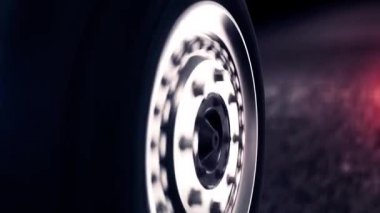 Soyut araba tekerlek sürüş siyah yolda yan görünüm. Gümüş disk geri soyut siyah asfalt yolda hareket ile araba tekerlek için yakın çekim.