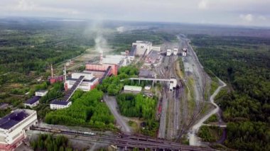 Üstten görünüm madenciliği fabrikası. Çevre kirliliği problemleri. Açık Ocak madenciliği bakır cevheri
