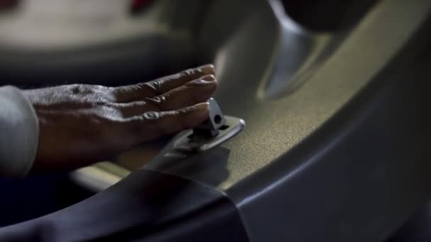 Close up of a male hand pulling the lever of a slot machine. Man playing a slot machine, casino concept. — Stock Video