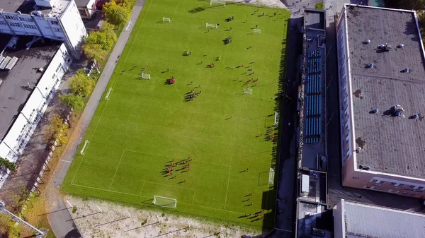 Football players running around the football field. Top view of the football youth tournament — Stock Photo, Image