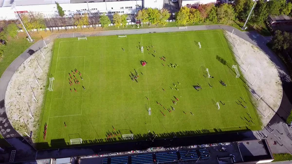 Football players running around the football field. Top view of the football youth tournament — Stock Photo, Image