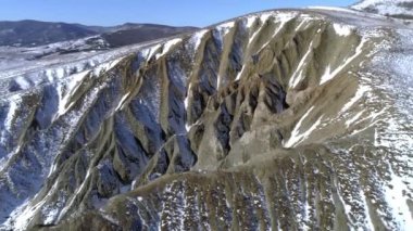 Kış manzara Hills karla kaplı. Vurdu. Karla kaplı tepeler