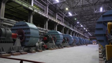 Bakır Kırma tertibatları. Küresel değirmenler araştırma kurumsal dükkanında büyük odada. Ekipman büyük araştırma tesislerinde kırma