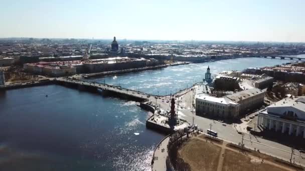 Ποτάμι Ρέει Μέσα Από Την Μεγάλη Πόλη Κάτοψη Της Παλιάς — Αρχείο Βίντεο
